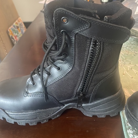 Black motorcycle boots - Picture 3 of 6